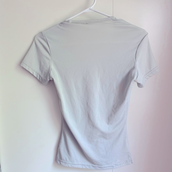 Size Small Blue Teal V Neck Shirt - Picture 2 of 2